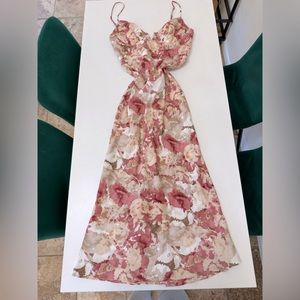 Selfie Leslie floral dress.